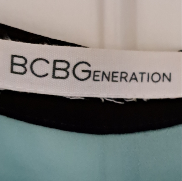 BCBG Generation lightweight sheer blouse top. Size M. - Picture 3 of 8